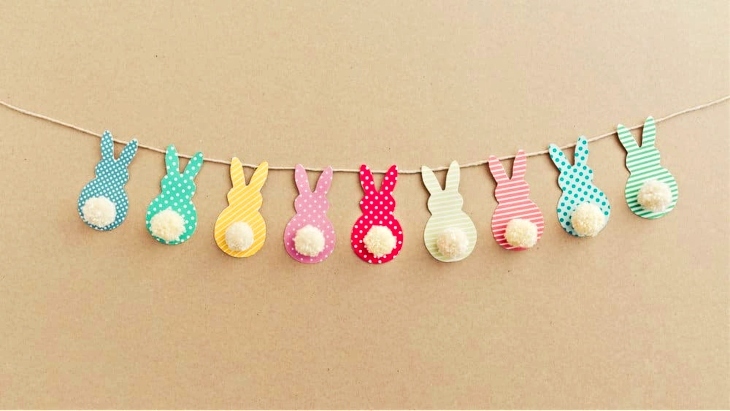 BUNNY TAIL EASTER GARLAND
