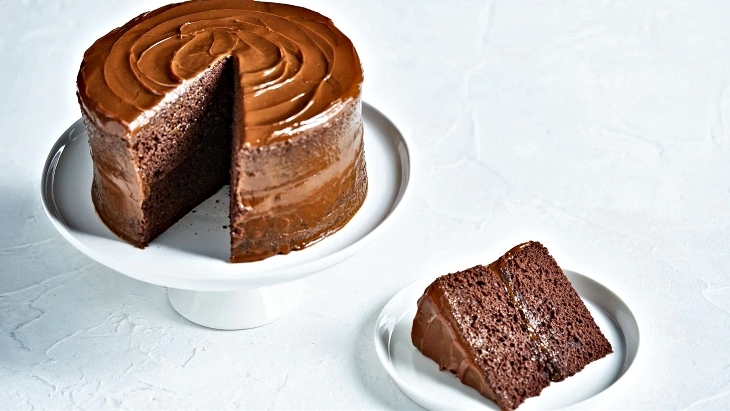 Quick and Easy 5-Ingredient Choc-Caramel Cake