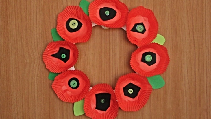 Patty Pan Poppy Wreath by Mama.Papa.Bubba