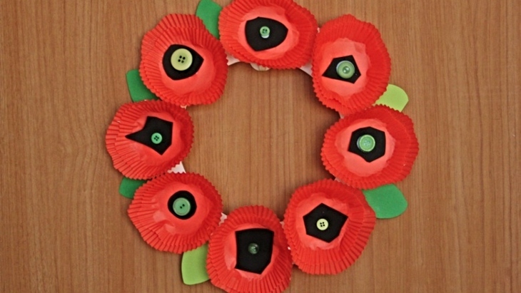 Patty Pan Poppy Wreath by Mama.Papa.Bubba