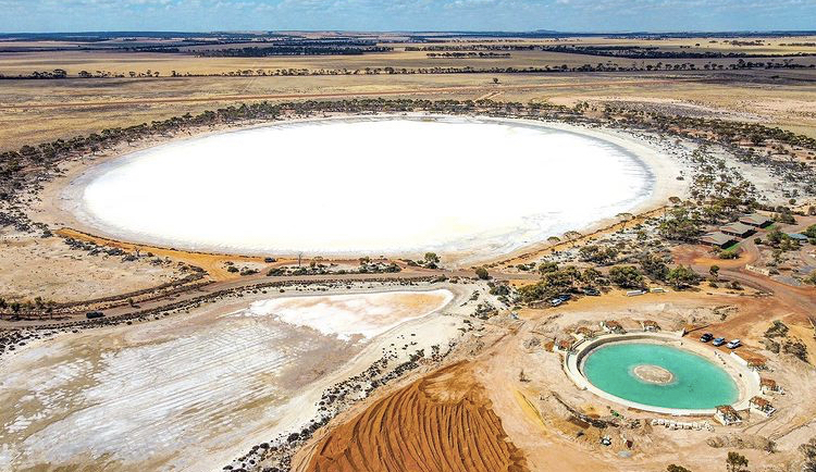 Lake Magic: Australia’s Floating Salt Lake | ellaslist
