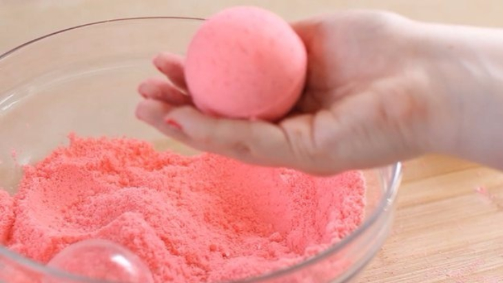 Homemade bath bombs