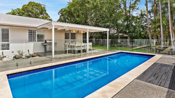 Poolside villa Noosa