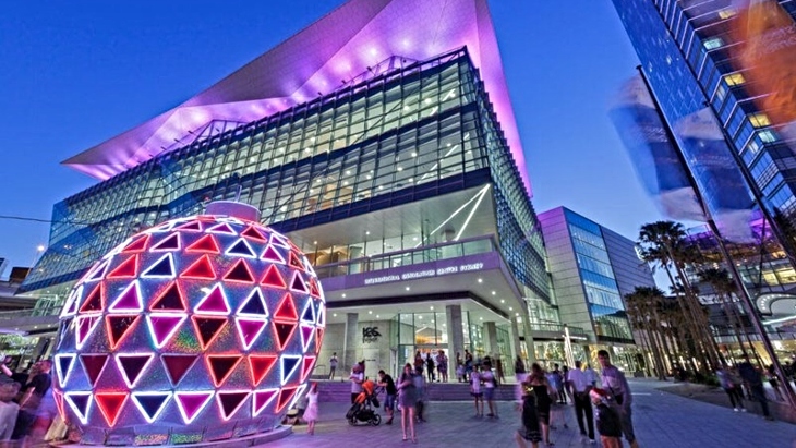 Baubles and boats at Darling Harbour