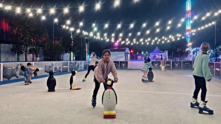GLOW at Sydney Zoo Review Ice Skating