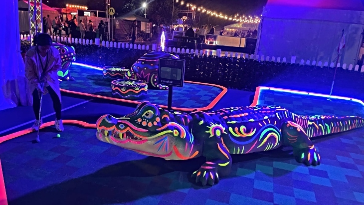 GLOW at Sydney Zoo Review Glowy Golf