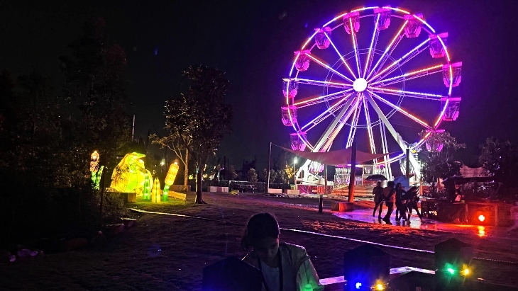 GLOW Sydney Zoo Ferris Wheel