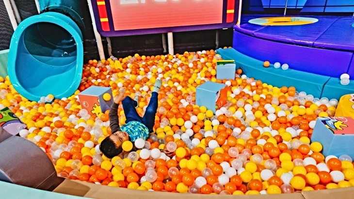 Area 51 Astro Tots Ball Pit