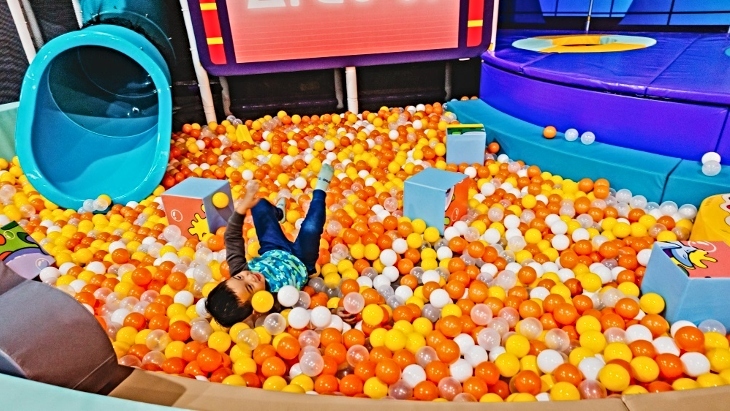 Astro Tots Ball Pit