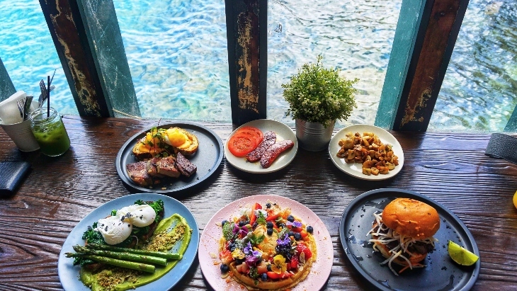 Cafes by the water in Sydney