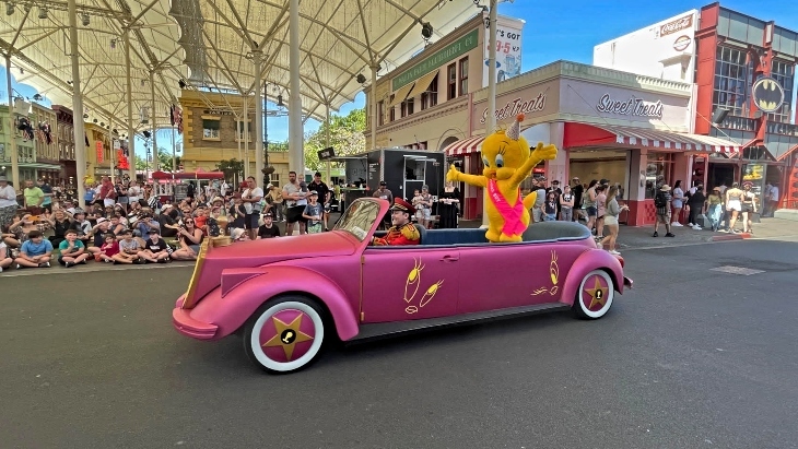 Warner Bros. Movie World Parade