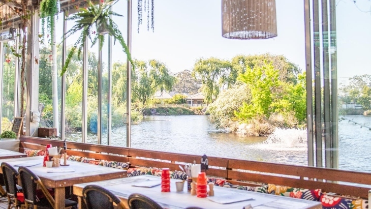 Cafes by the water in Sydney