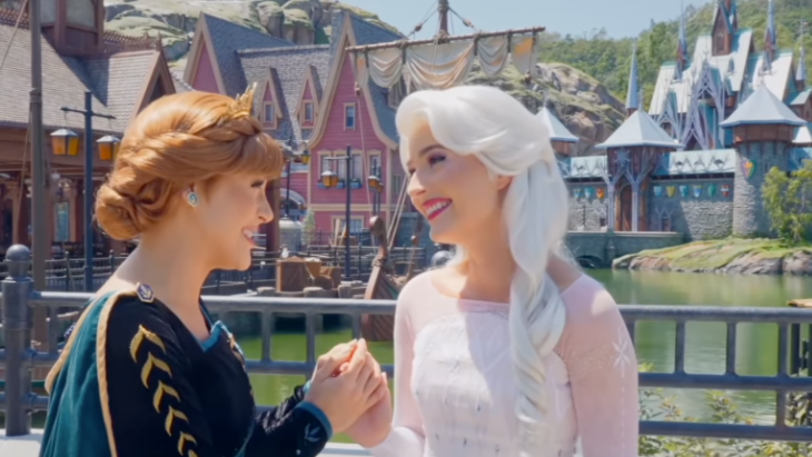Elsa and Anna Frozen World 