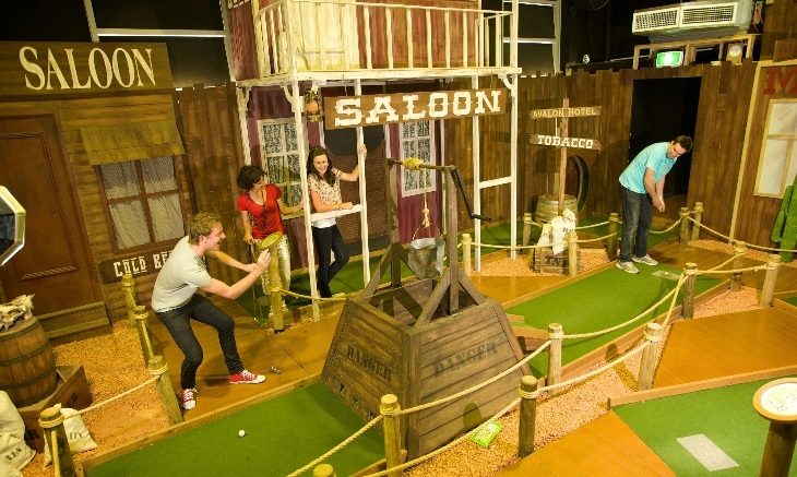 Mega Mini Golf