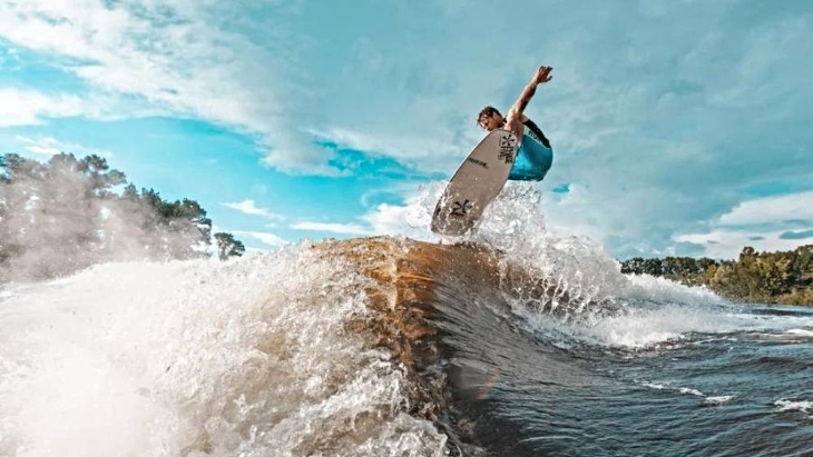 Sydney Wakesurfing Lessons in Middle Harbour