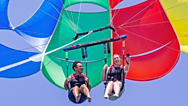 Surfers Paradise Parasailing Experience