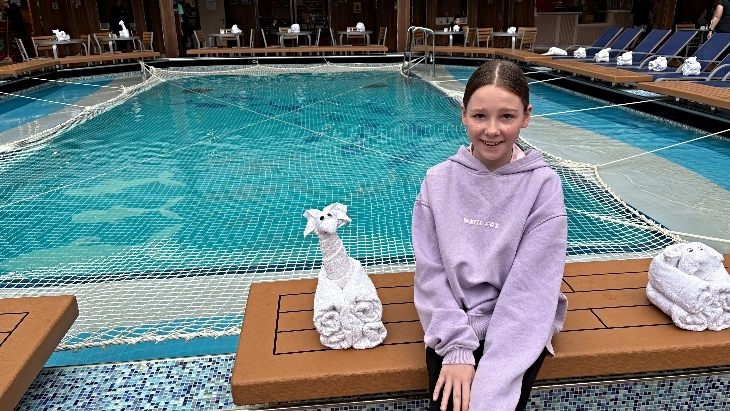 Pool on Carnival Splendour