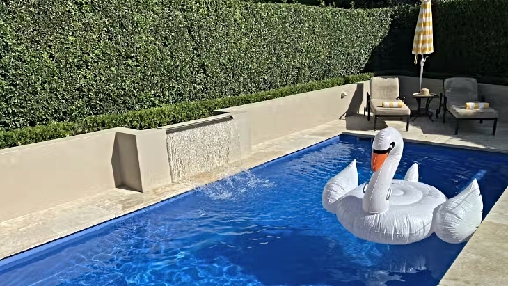 Paradise Resort, Greystanes