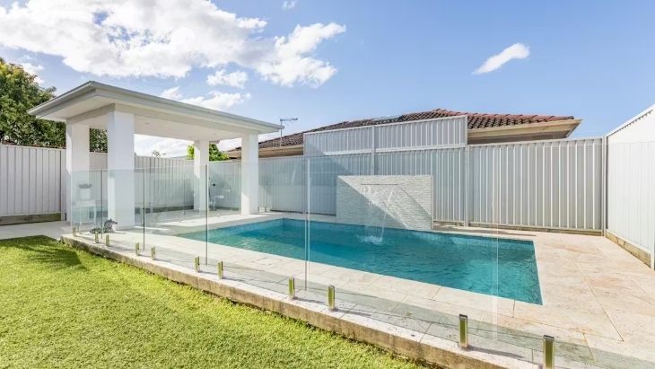 6 Star Pool, Guildford