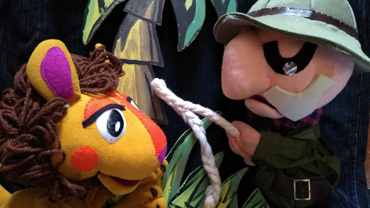 Enjoy kids' puppet shows at Puppeteria.