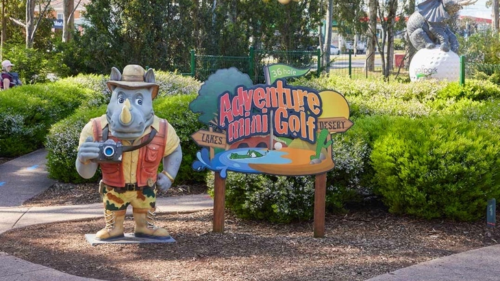 Swing & Serve mini golf in Bundoora