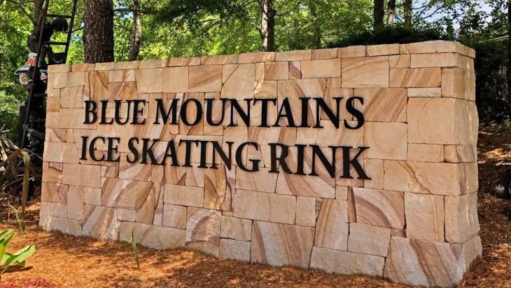 Blue Mountains Ice Skating Rink sign