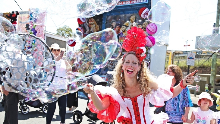 Bubble performer at Granny Smith Festival