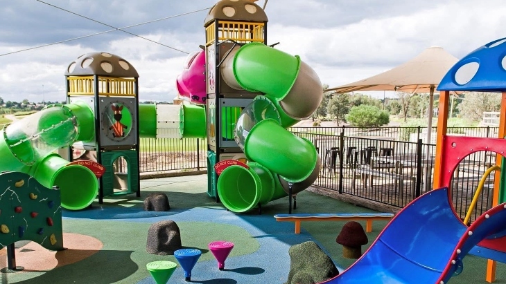 Lynwood Golf Club kids playground