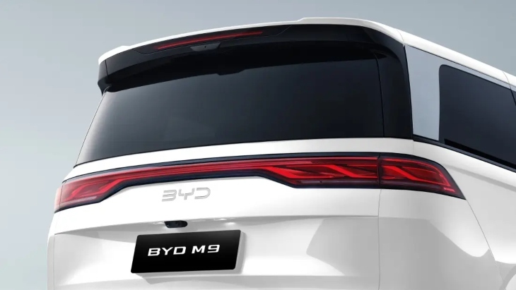 BYD M9