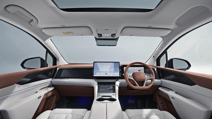 Front interior BYD M9