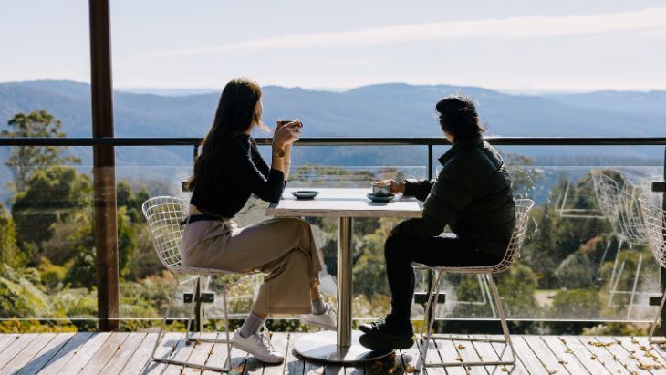 Man and woman dining at Mount Tomah cafe