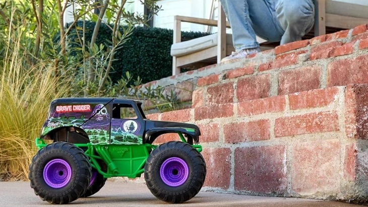 Monster Jam RC 1:15 Smash and Bash Grave Digger
