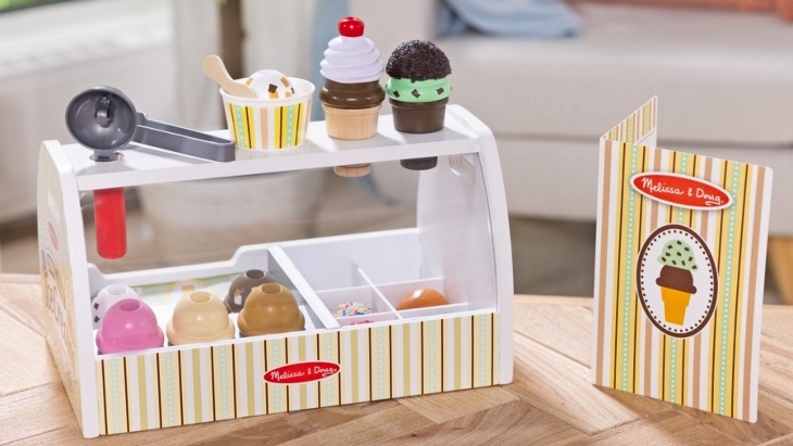 Melissa & Doug Scoop & Serve Ice Cream Counter