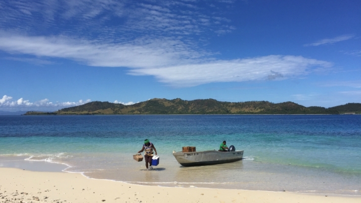 Island hopping Malolo Island