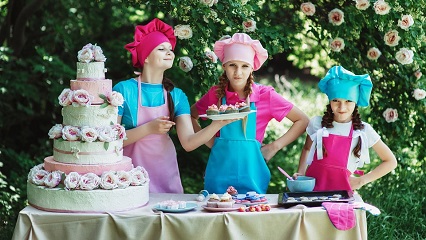 Kids and cake