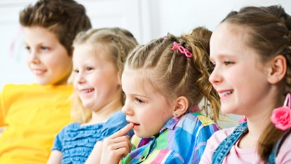 Kids watching movie 426