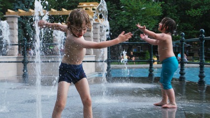Water play hero1