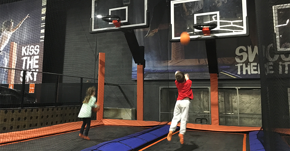 Sky Zone Birthday Party Reviewed 960x500 - Slam Dunk