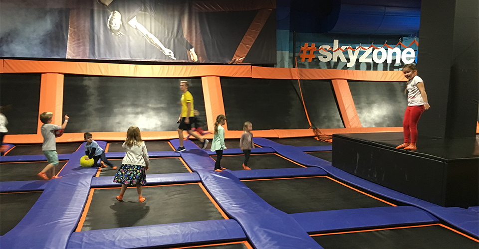 Sky Zone Birthday Party Reviewed 960x500 - Trampolining