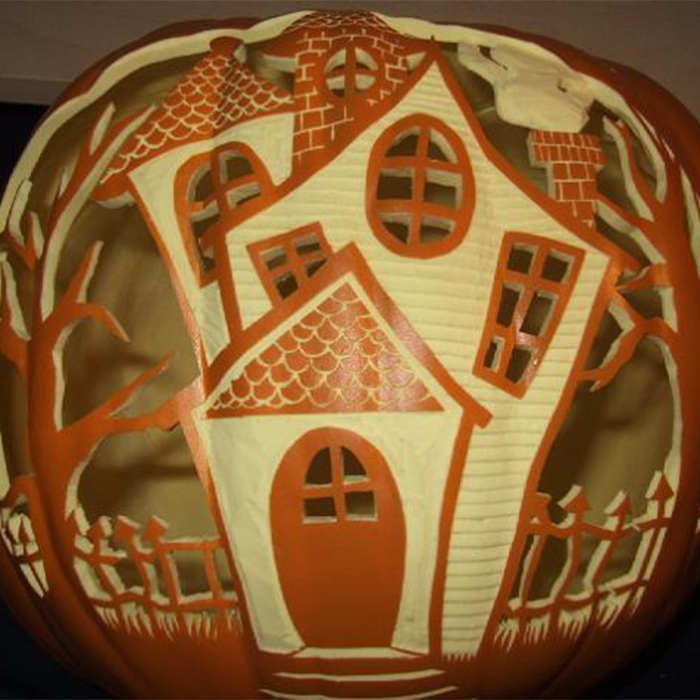 The Haunted House Pumpkin 700x700