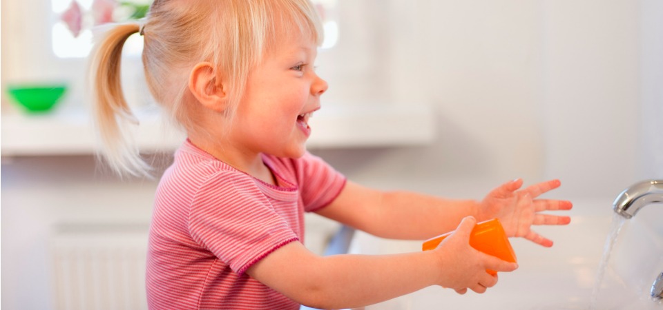 child_washing_hands